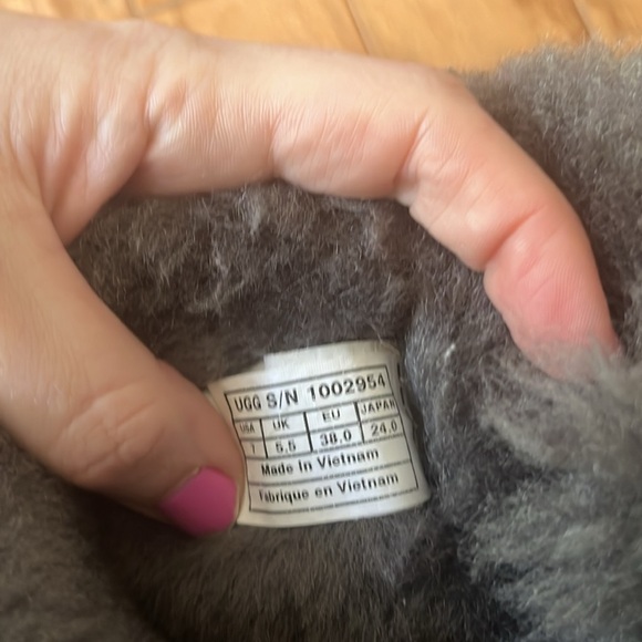 Women’s UGG Bailey Bow II size 7 - Picture 5 of 5